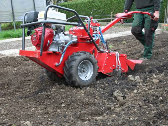 Kersten pedestrian soil cultivation machine preparing ground